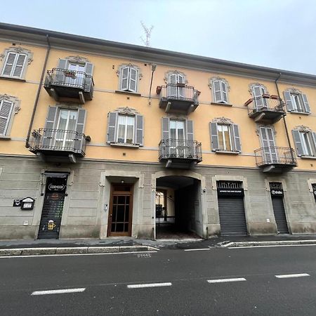 Gelsomino Appartamento Con Posto Auto Nel Centro Di Monza Bagian luar foto