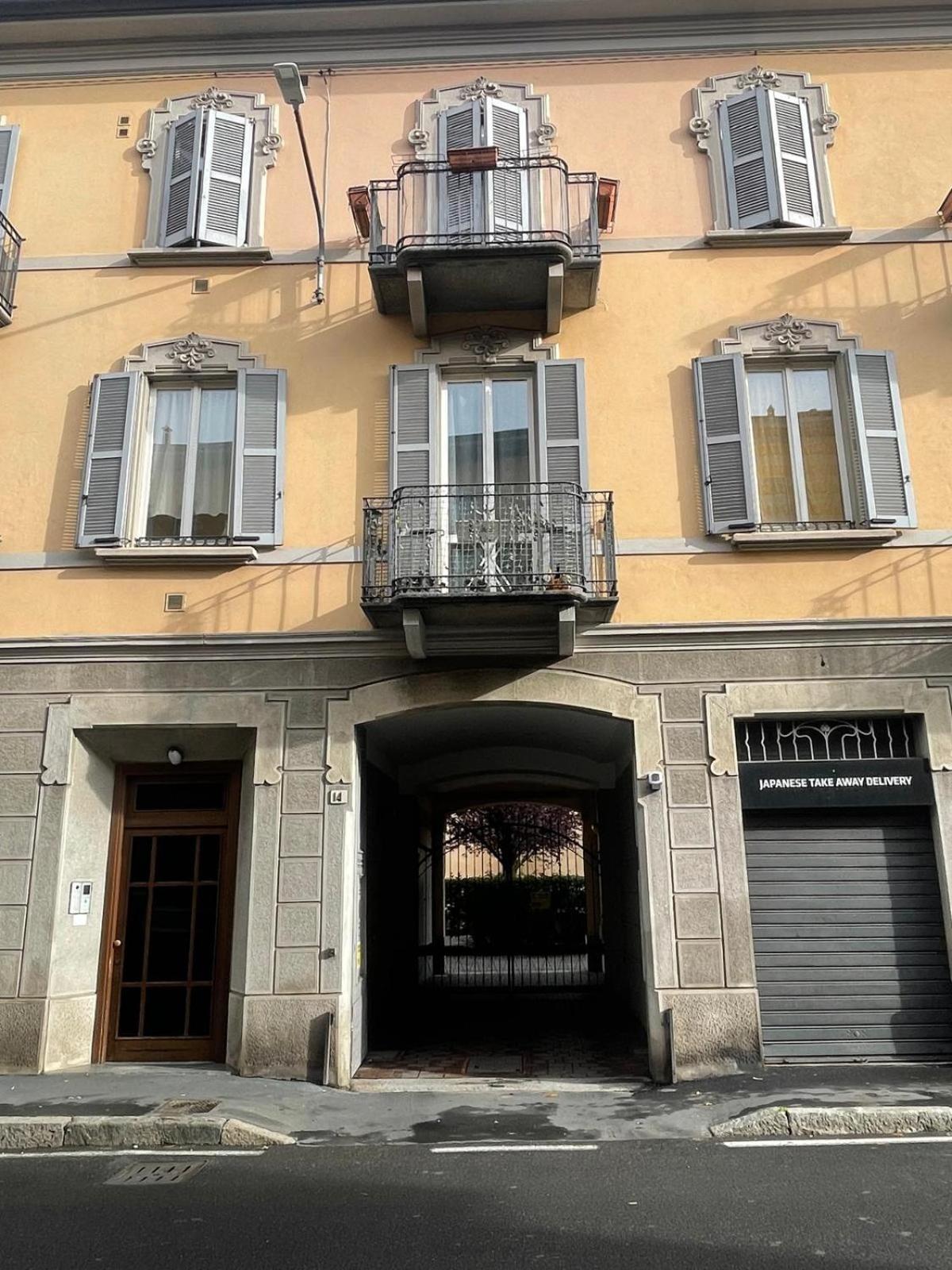 Gelsomino Appartamento Con Posto Auto Nel Centro Di Monza Bagian luar foto